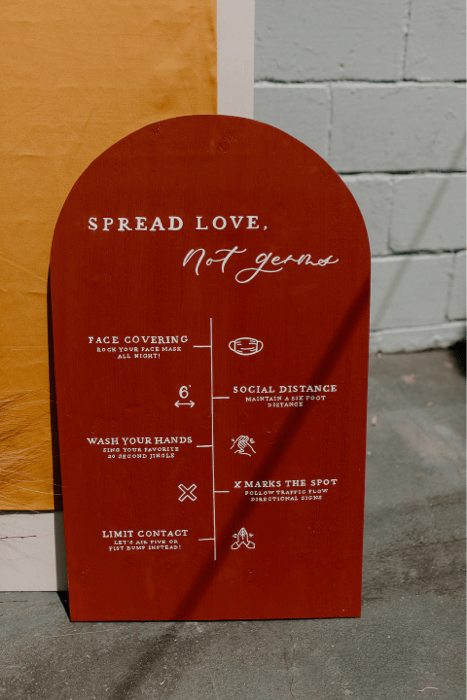 “Spread love, not germs - Lan tỏa yêu thương, không phải vi khuẩn” - Pinterest