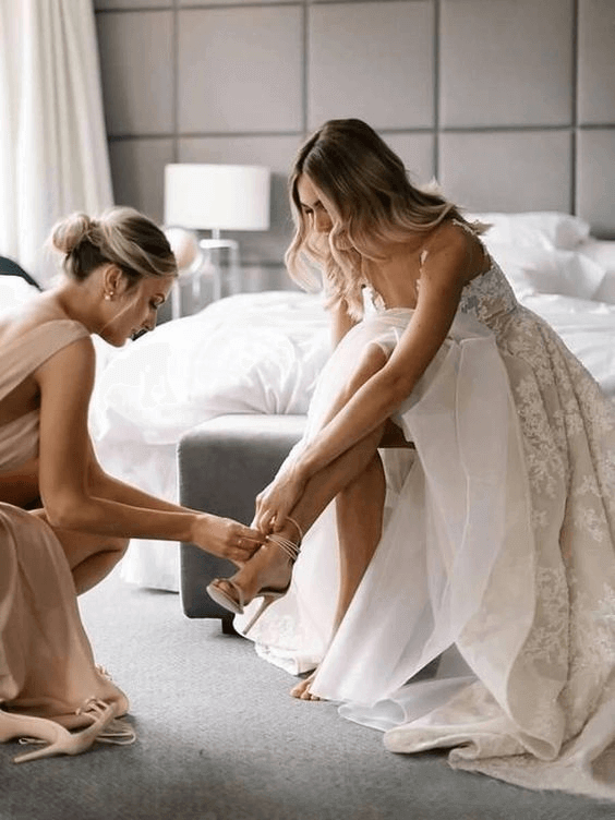 Cô dâu cần rất nhiều trợ giúp trong ngày cưới - Pinterest