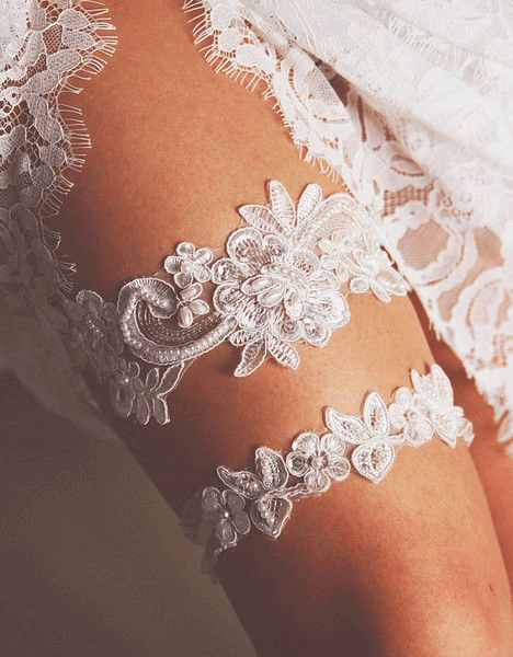 Đồ lót phù hợp sẽ giúp bạn tôn lên váy cưới - Pinterest