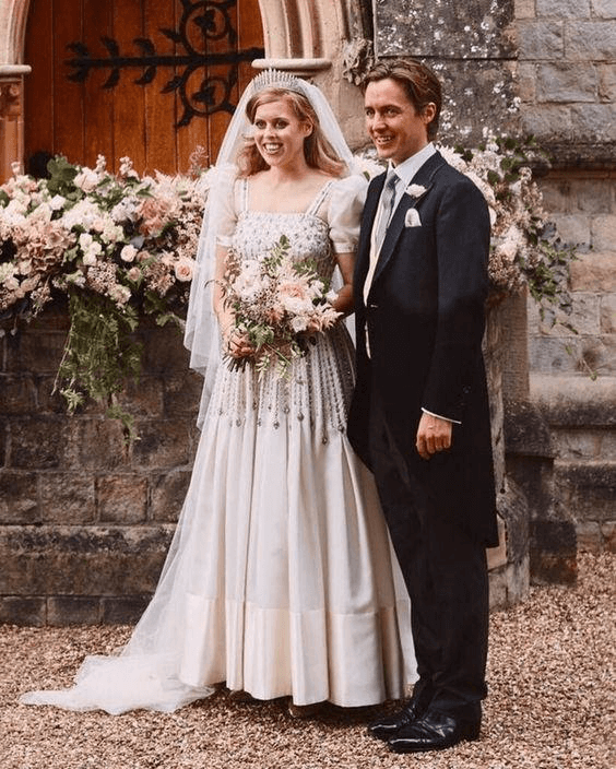 Princess Beatrice and Edoardo Mapelli Mozzi in a royal wedding - Pinterest
