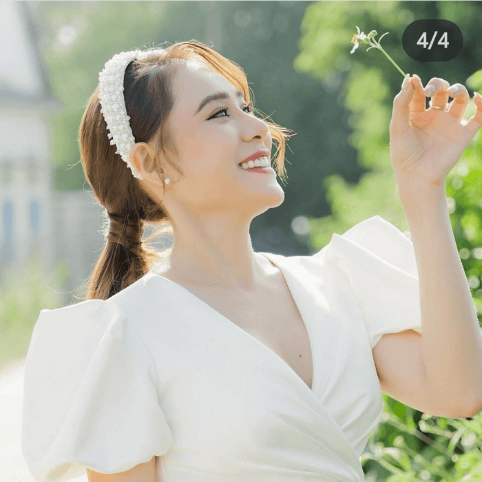Singer Ho Bich tram and her boyfriend decided to move their wedding date to another time - Instagram