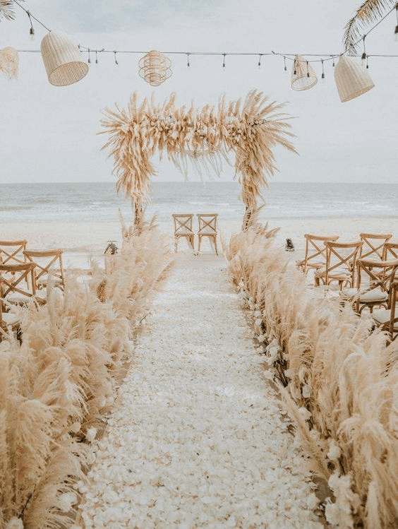 Đám cưới bên bờ biển là mơ ước của nhiều cô dâu - Pinterest