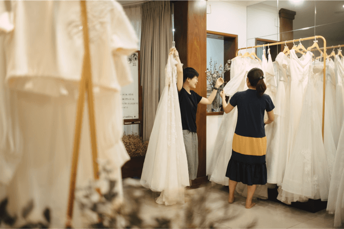 Nhân viên thân thiện là một điểm nhấn của Cee's Bridal - Facebook