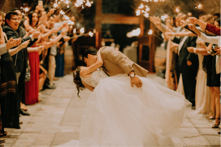 25 BEST ROMANTIC WEDDING SONGS FOR YOUR BIG DAY (update 2021)