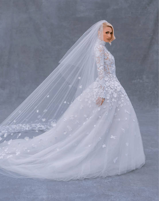 Trang phục cưới của Paris Hilton khi cô lên xe hoa năm 2021 - Pinterest