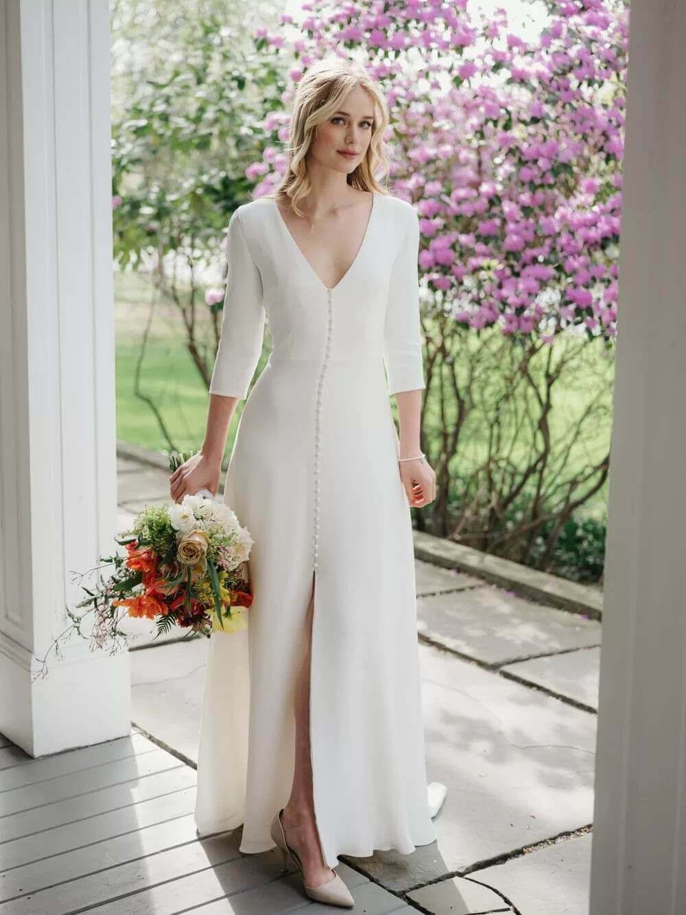 A simple and elegant dress of Elizabeth by designer Andrea Hawkes - Facebook