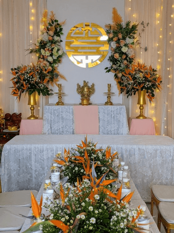 Families put lots of effort to decorate the altar - Pinterest